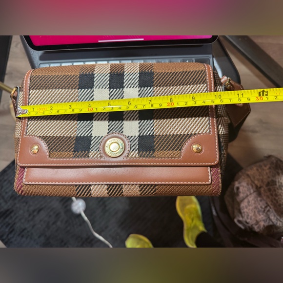 Great condition preloved burberry crossbody bag - Picture 11 of 12